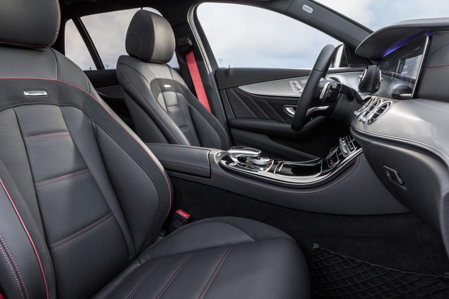 Интерьер Mercedes-AMG E43 4Matic Estate 2016 года  (фото 27 из 28)